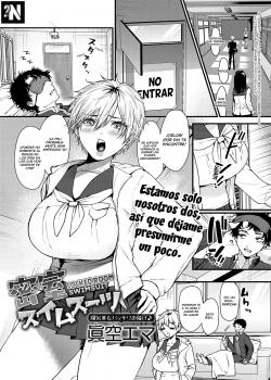 Traje de Baño en una Habitación Cerrada